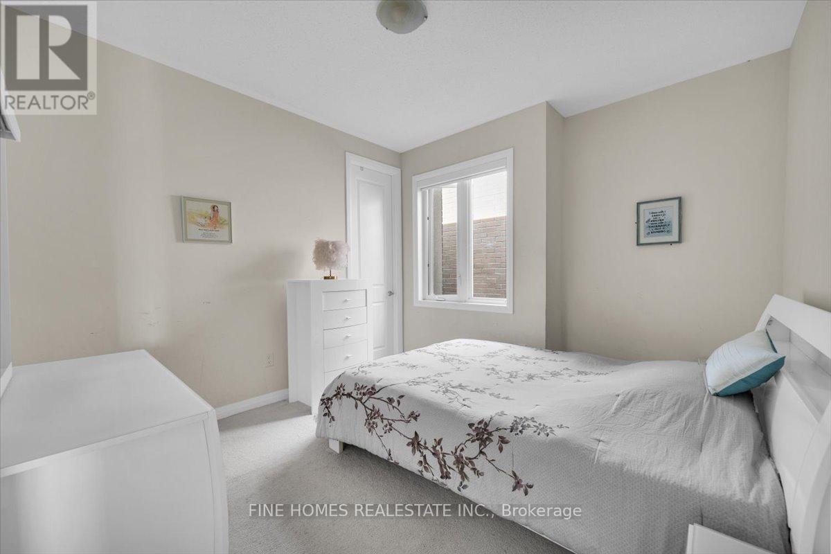 18 Stanley Greene Boulevard, Toronto (Downsview-Roding-Cfb), Ontario  M3K 0A9 - Photo 22 - W12464295