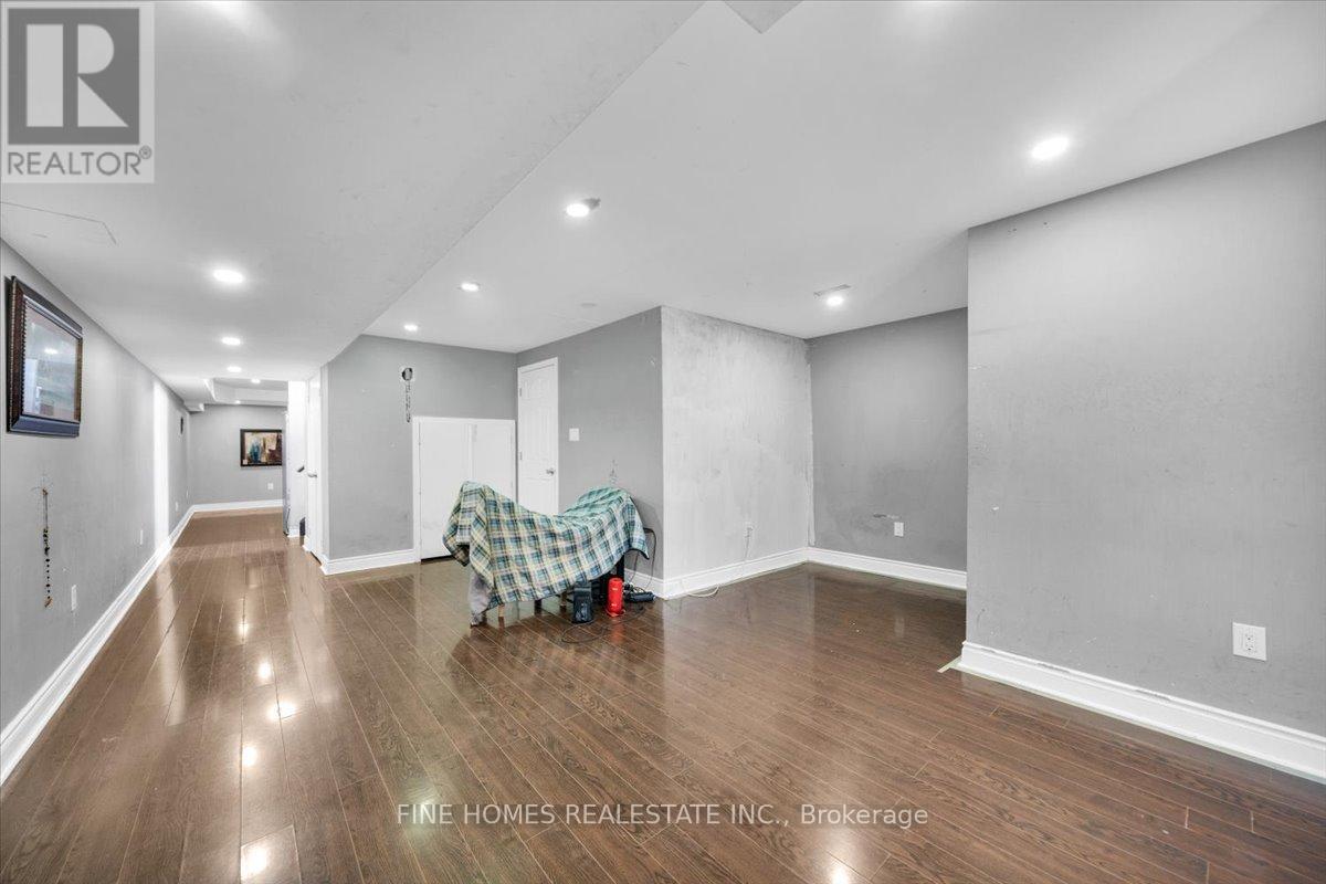 18 Stanley Greene Boulevard, Toronto (Downsview-Roding-Cfb), Ontario  M3K 0A9 - Photo 31 - W12464295