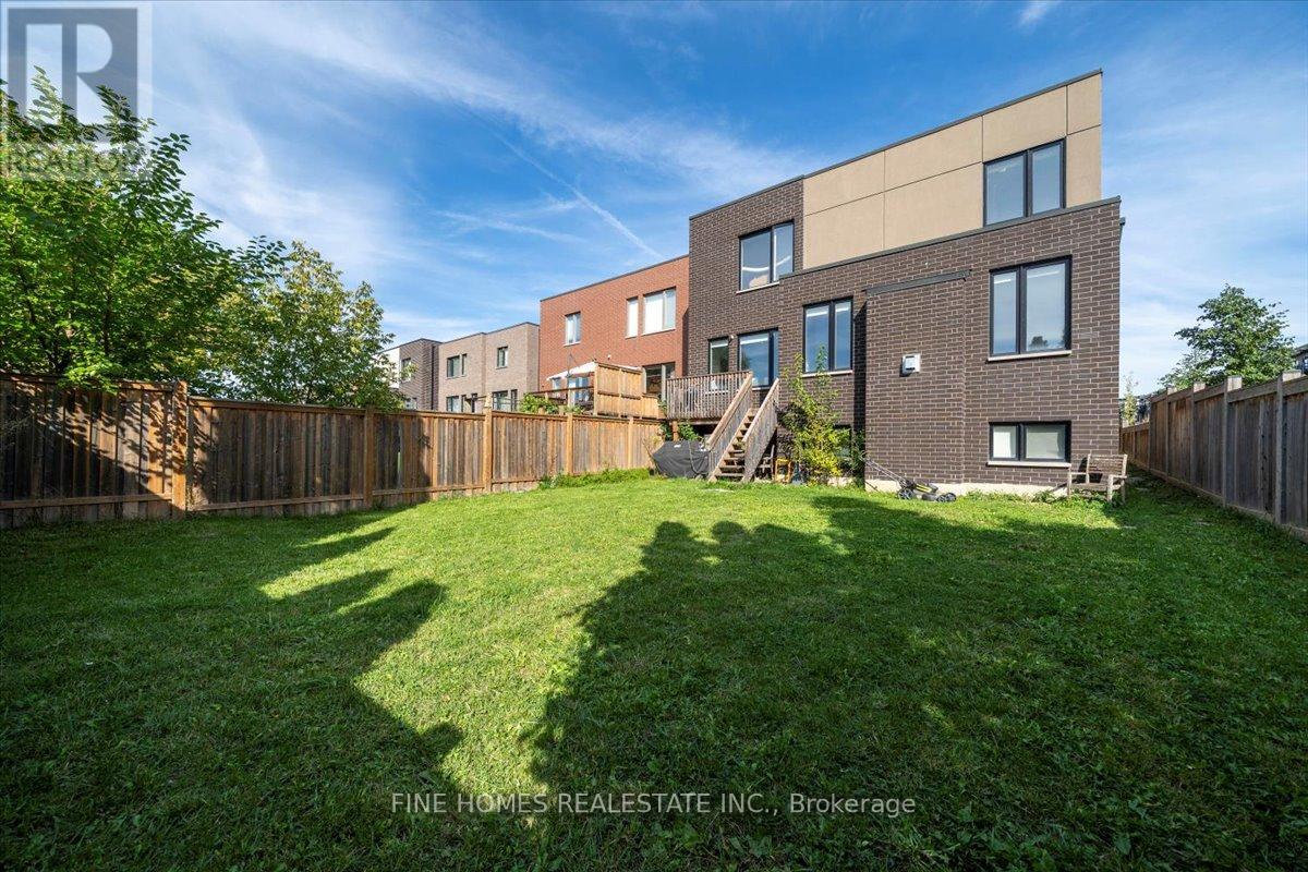 18 Stanley Greene Boulevard, Toronto (Downsview-Roding-Cfb), Ontario  M3K 0A9 - Photo 35 - W12464295