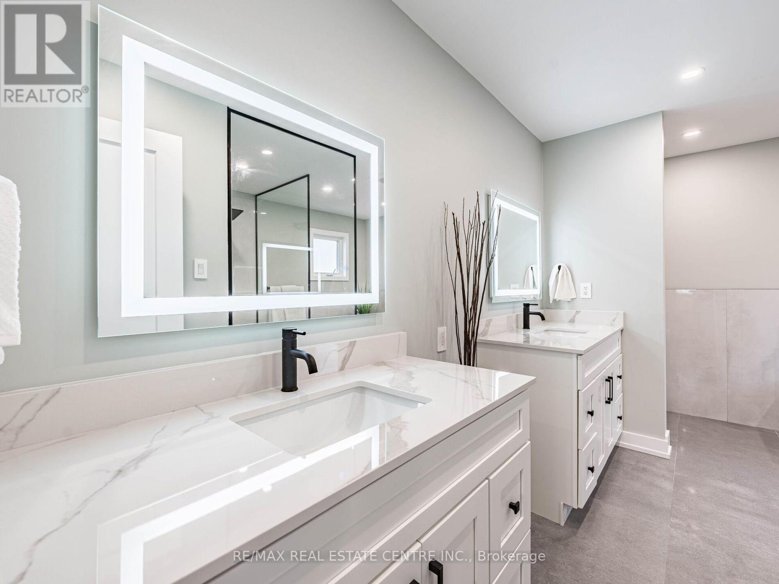 302 Leacock Avenue, Oakville, Ontario  L6H 5J2 - Photo 32 - W12464302