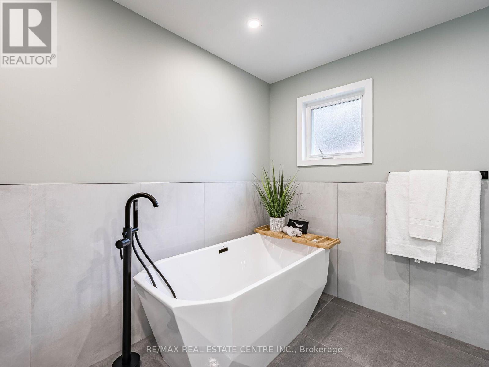 302 Leacock Avenue, Oakville, Ontario  L6H 5J2 - Photo 34 - W12464302