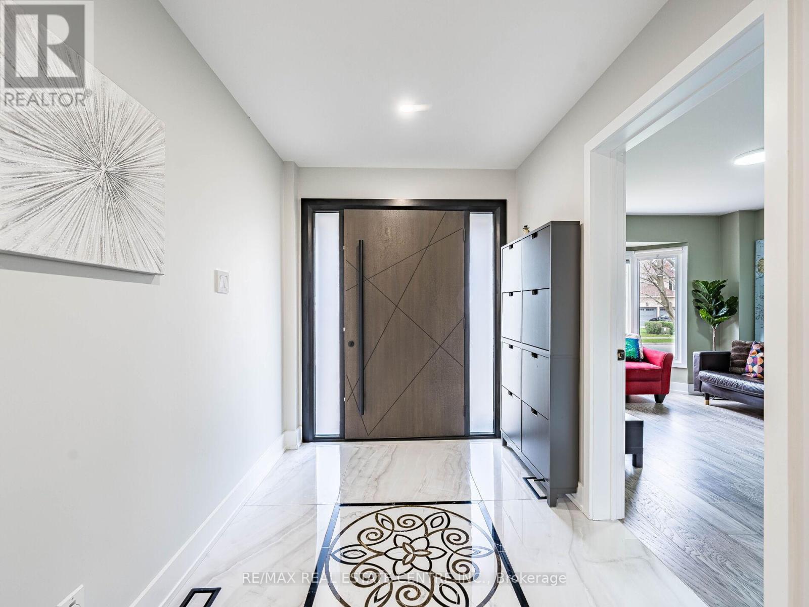302 Leacock Avenue, Oakville, Ontario  L6H 5J2 - Photo 6 - W12464302