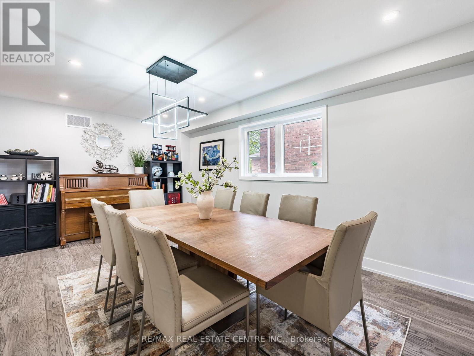 302 Leacock Avenue, Oakville, Ontario  L6H 5J2 - Photo 9 - W12464302