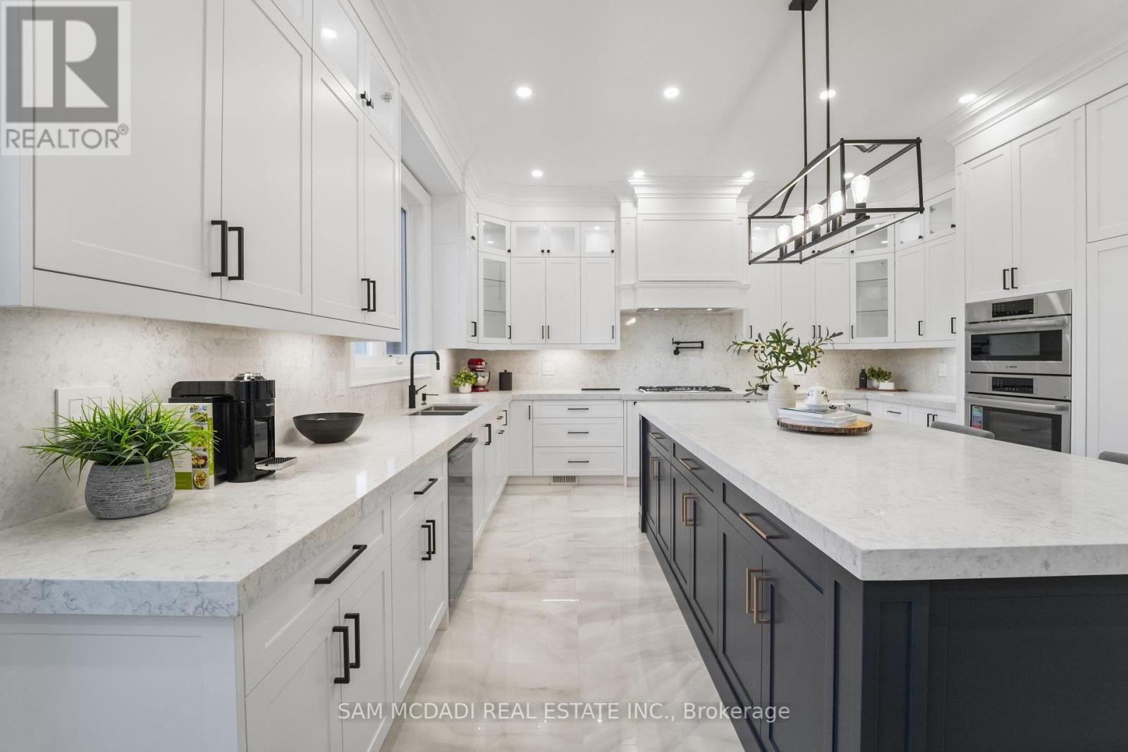 303 Delta Street, Toronto, Ontario  M8W 4G1 - Photo 11 - W12464305