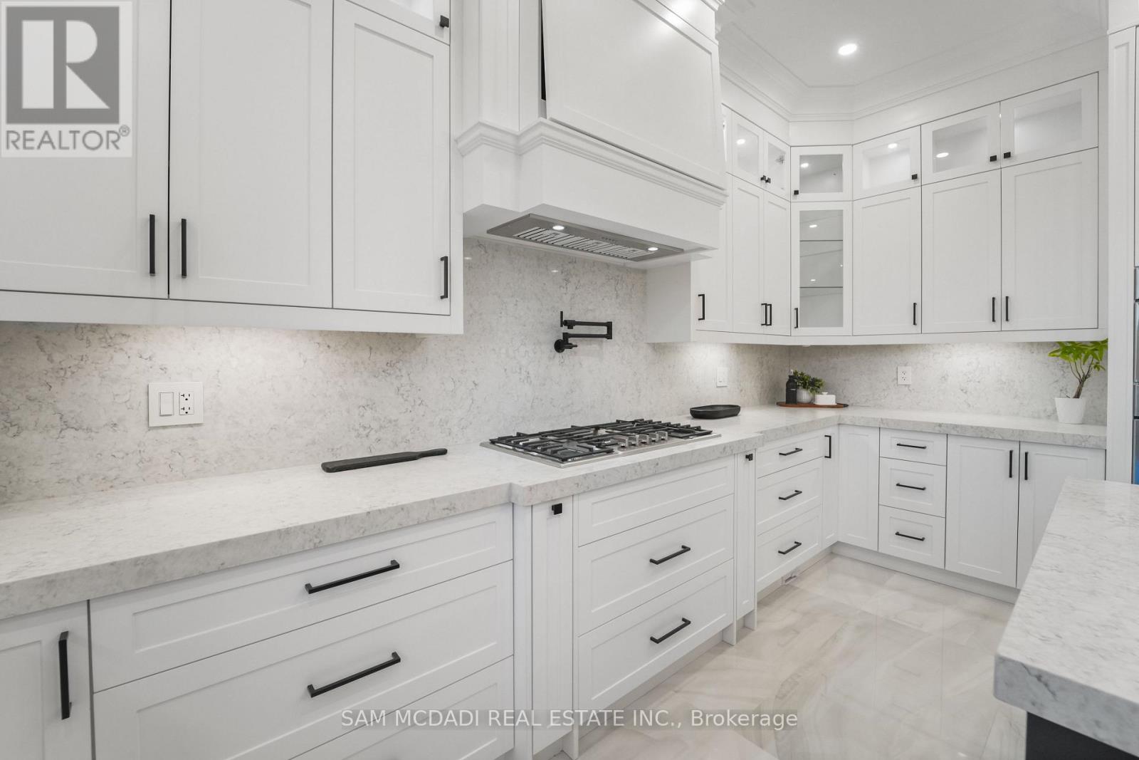 303 Delta Street, Toronto, Ontario  M8W 4G1 - Photo 12 - W12464305