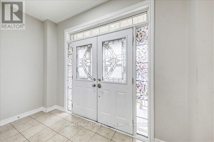 Main - 6 Ross Drive, Brampton, Ontario  L6R 3S7 - Photo 4 - W12464311