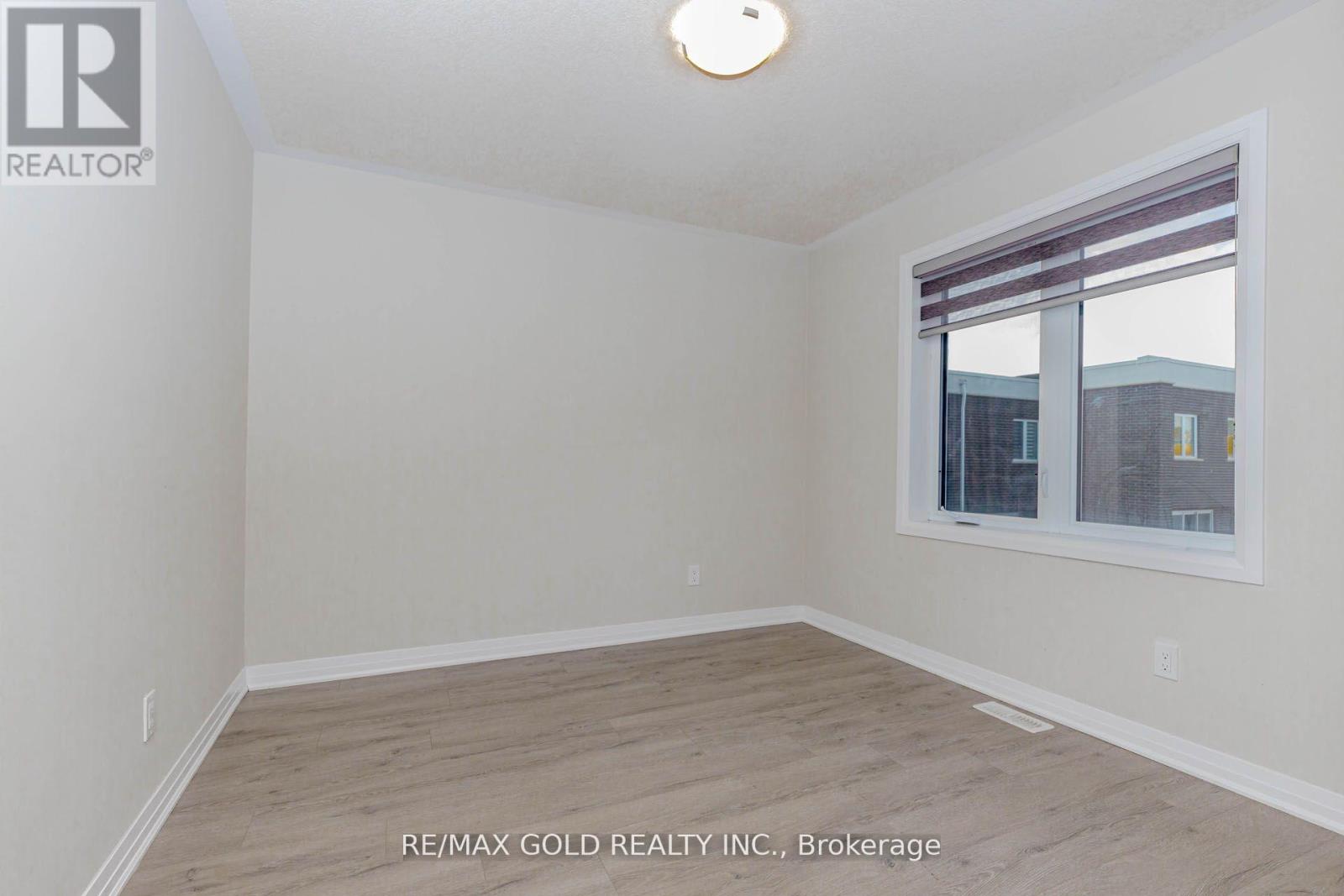 3 - 124 Seabrook Drive, Kitchener, Ontario  N2R 0R7 - Photo 36 - X12464316