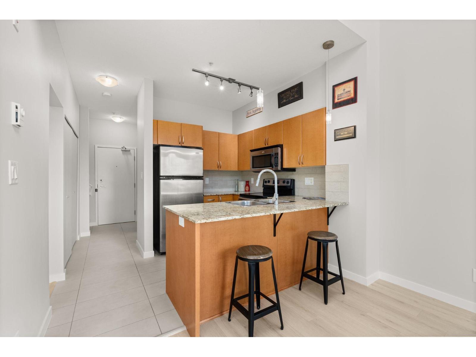 403 13733 107a Avenue, Surrey, British Columbia  V3T 0B7 - Photo 8 - R3049680