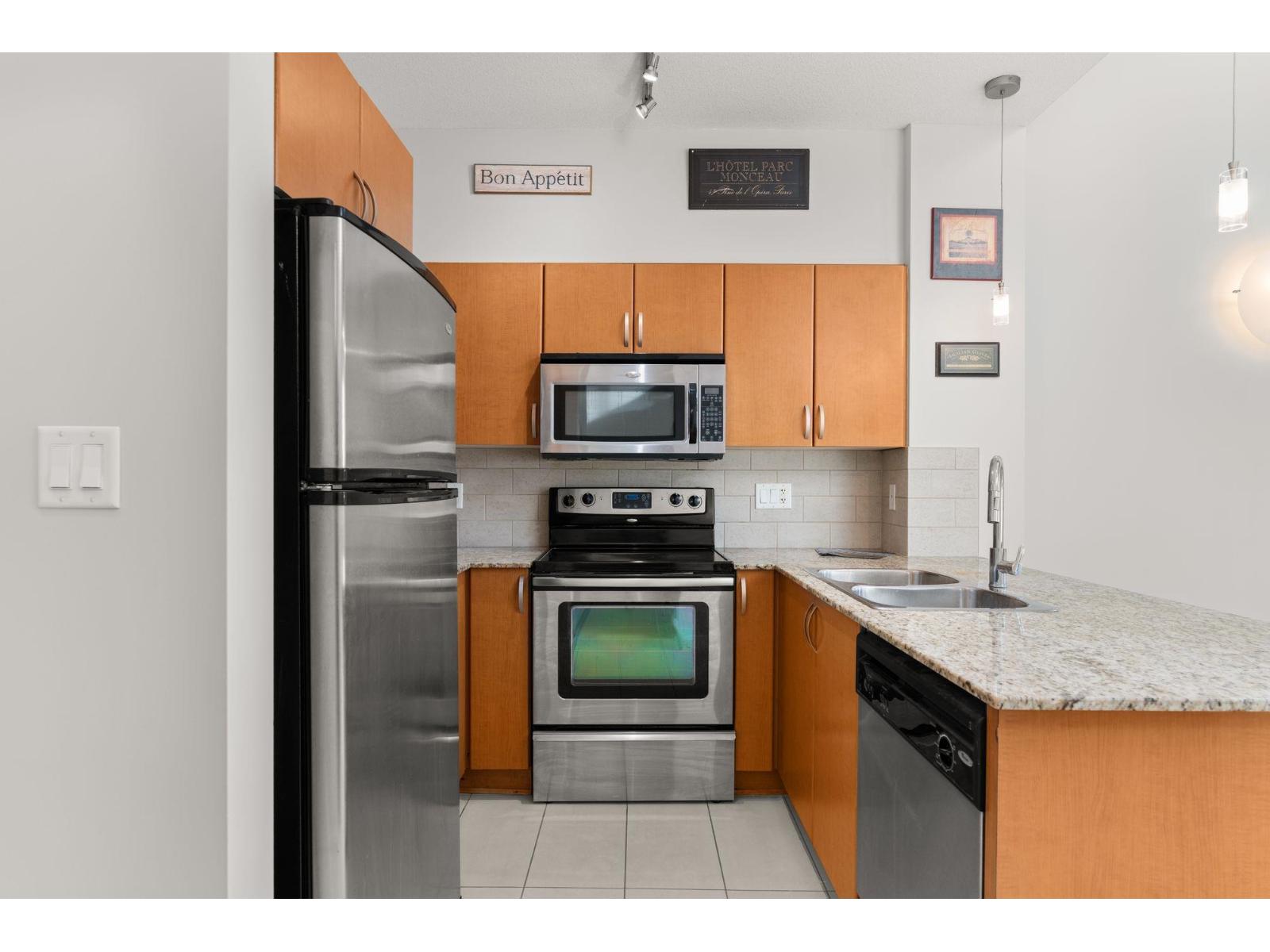 403 13733 107a Avenue, Surrey, British Columbia  V3T 0B7 - Photo 10 - R3049680