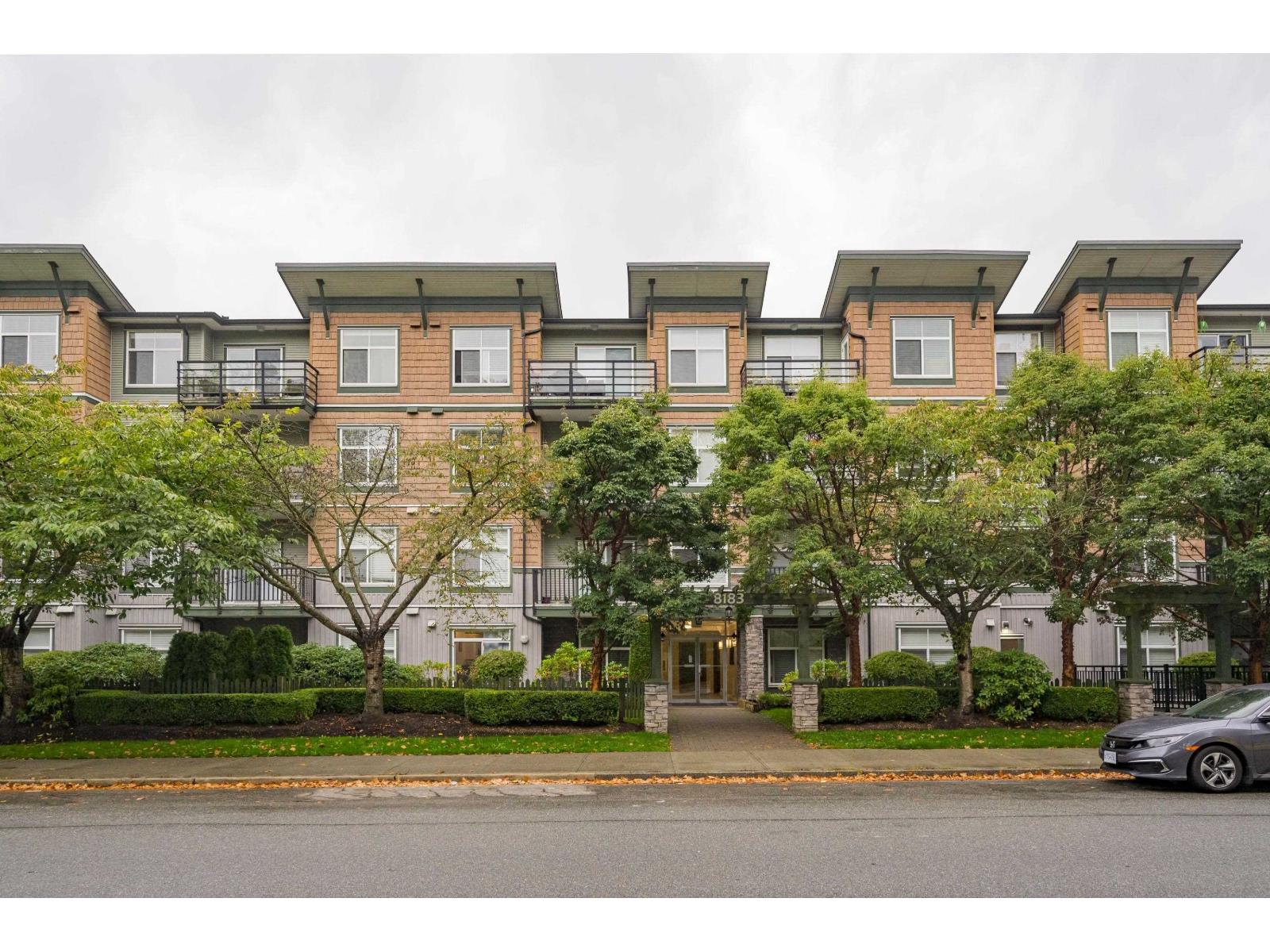 303 8183 121a Street, Surrey, British Columbia  V3W 1S7 - Photo 2 - R3058952