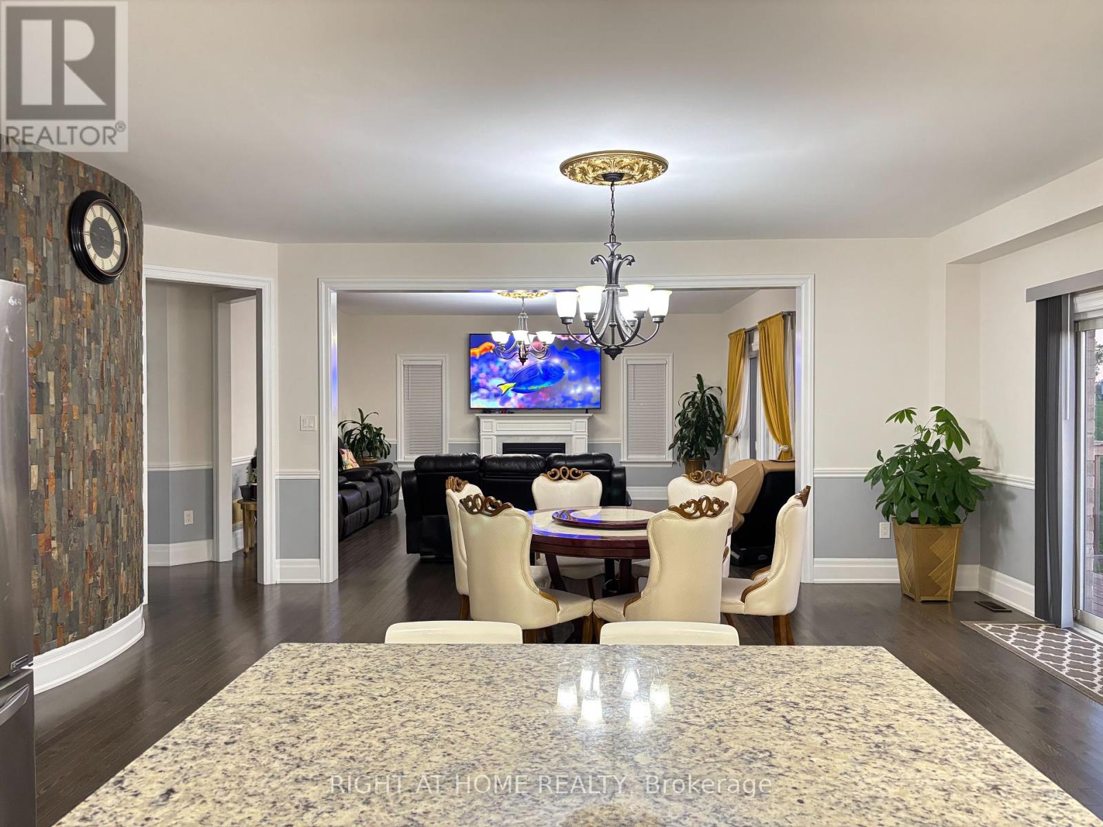 874 John Street, Innisfil, Ontario  L0L 1K0 - Photo 6 - N12464339