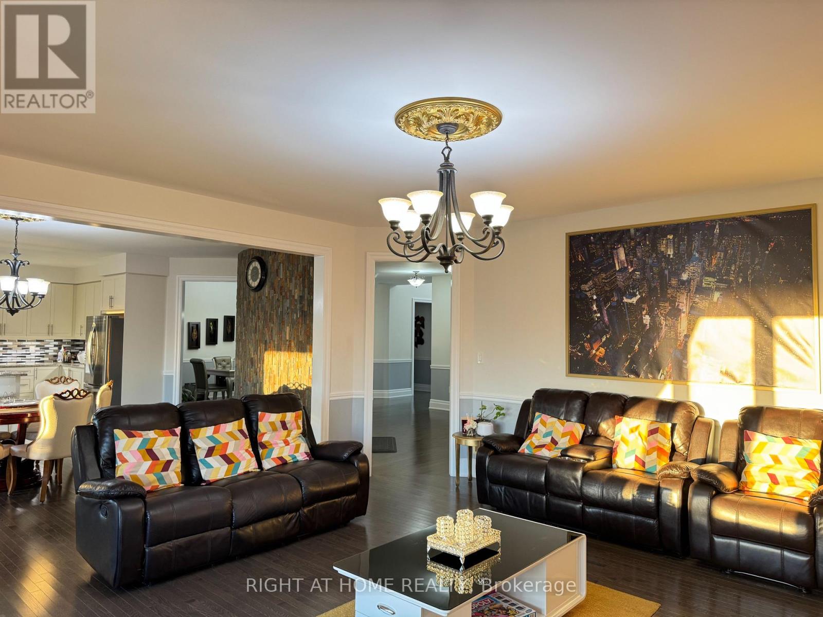 874 John Street, Innisfil, Ontario  L0L 1K0 - Photo 7 - N12464339