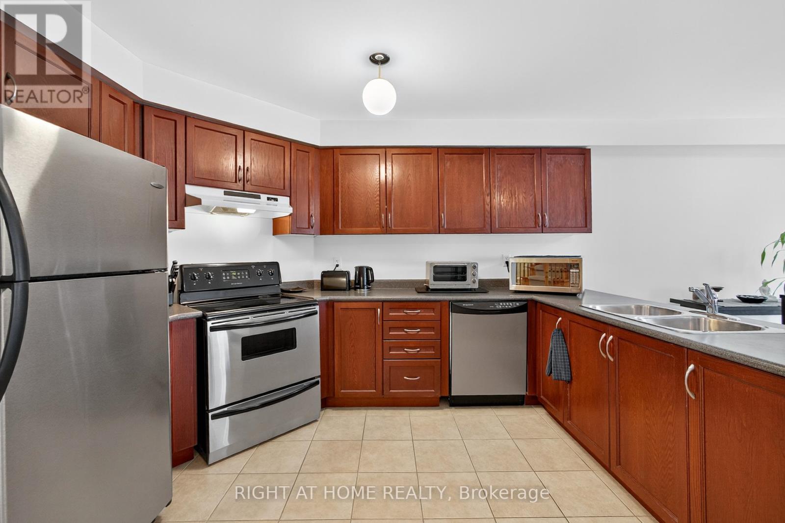 152 Westway Crescent, Vaughan, Ontario  L4K 5L8 - Photo 15 - N12464358