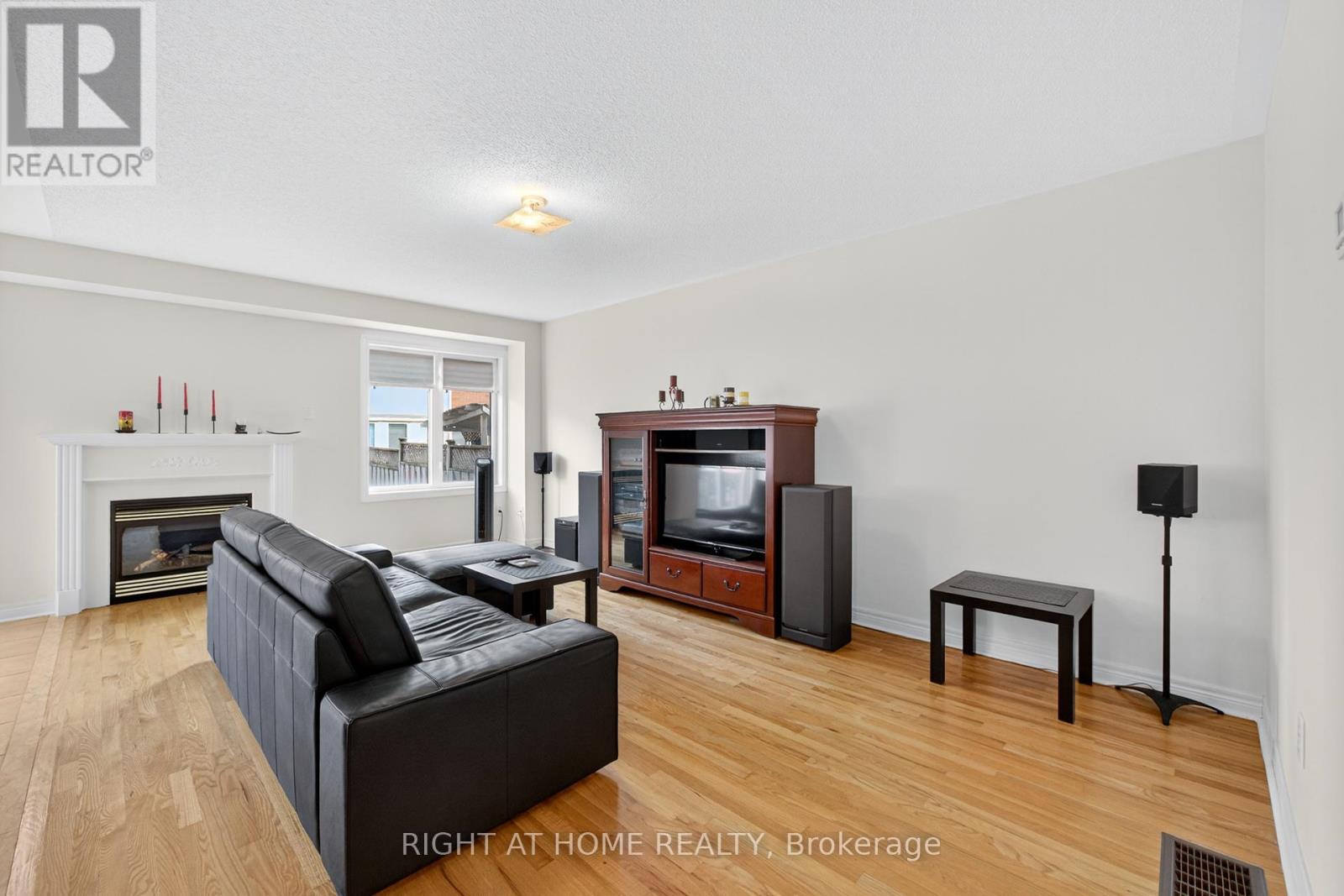 152 Westway Crescent, Vaughan, Ontario  L4K 5L8 - Photo 9 - N12464358