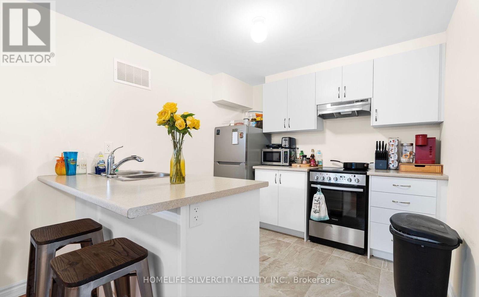 Bsmt - 124 Durham Avenue, Barrie, Ontario  L9J 0L8 - Photo 2 - S12464331