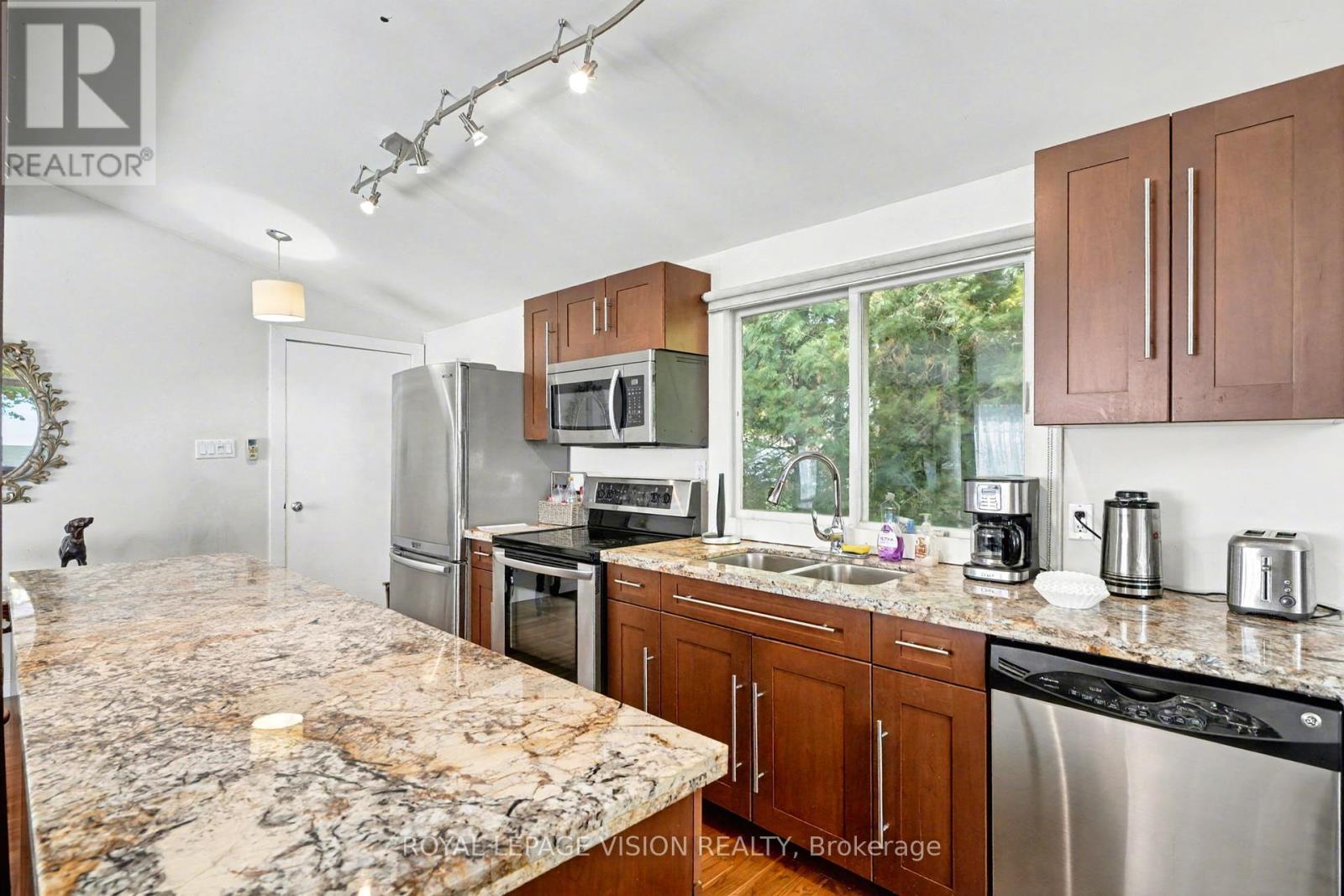 3595 Glenhaven Beach Road, Innisfil, Ontario  L9S 2Z2 - Photo 13 - N12463215