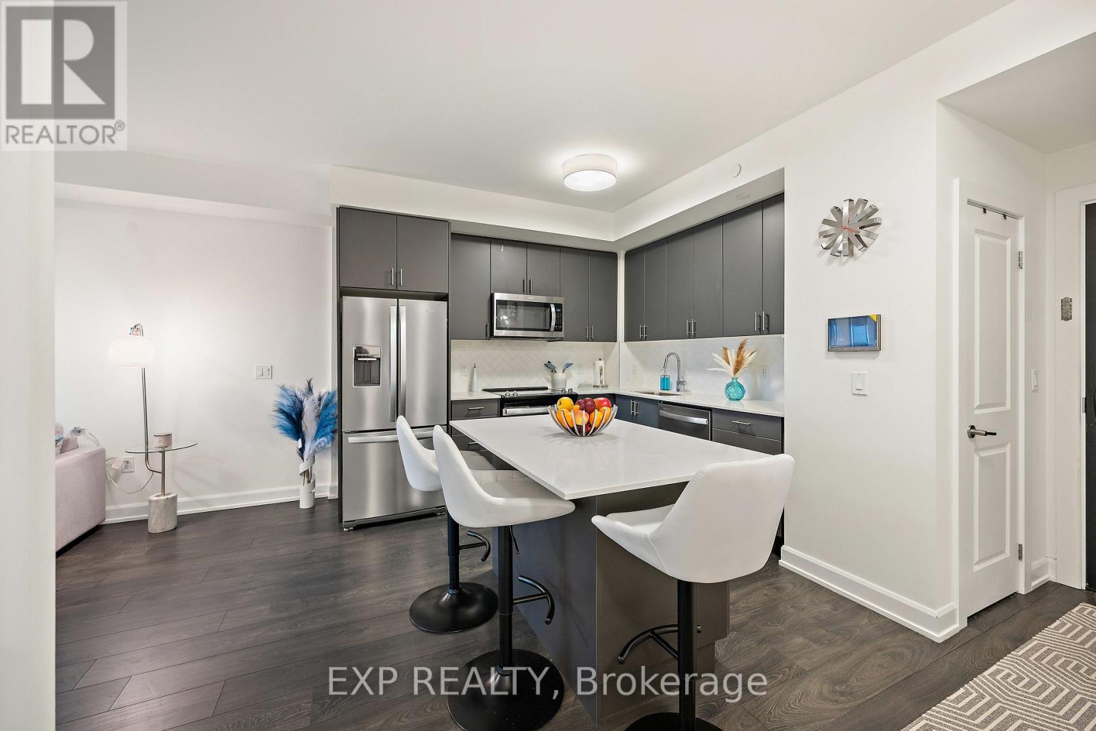 327 - 3200 William Coltson Avenue, Oakville, Ontario  L6H 7B9 - Photo 5 - W12464343