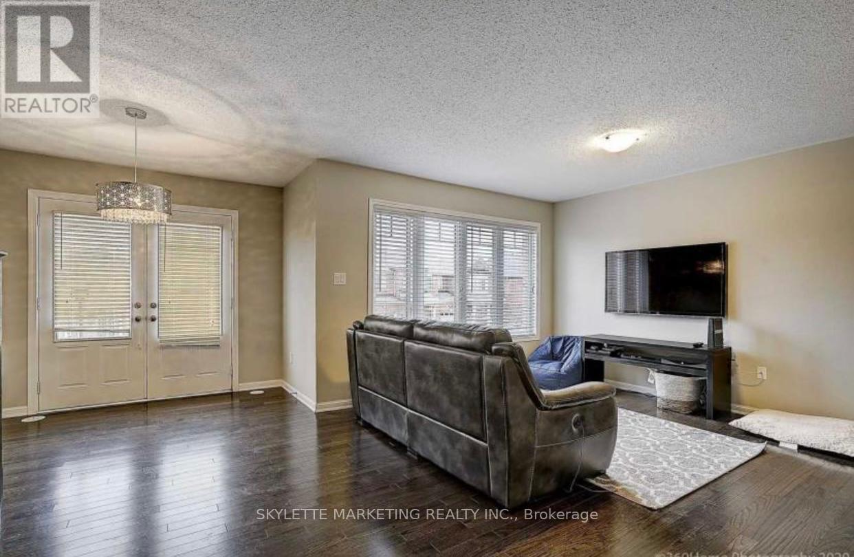 238 Mortimer Crescent, Milton, Ontario  L9T 8N7 - Photo 10 - W12464356