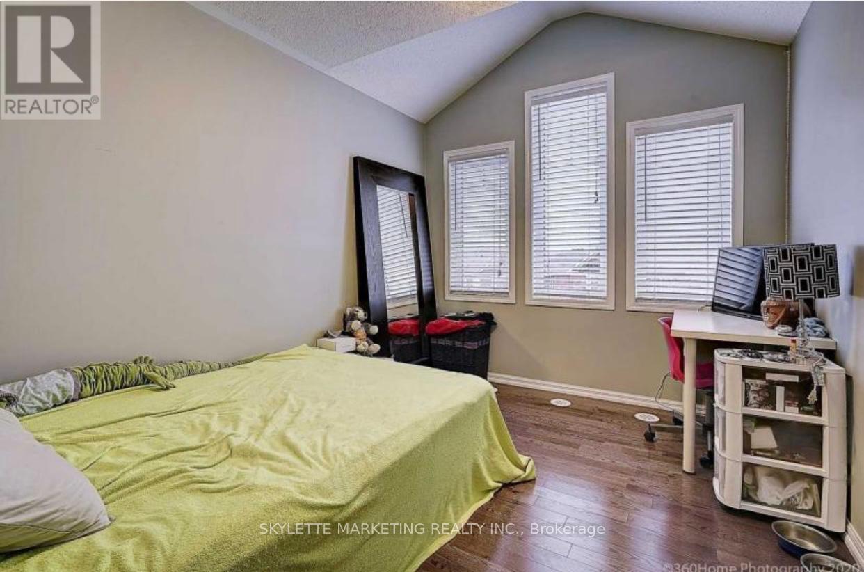 238 Mortimer Crescent, Milton, Ontario  L9T 8N7 - Photo 17 - W12464356