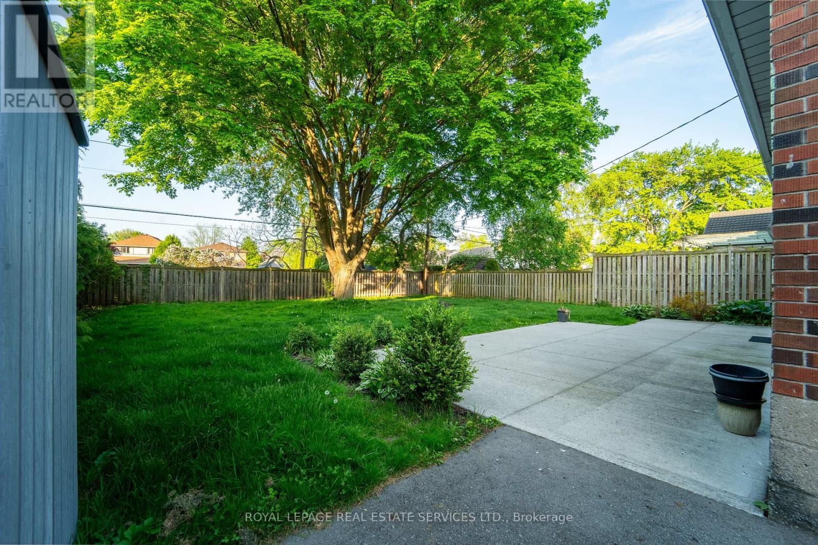 1071 Joan Drive, Burlington, Ontario  L7T 3H3 - Photo 21 - W12464360