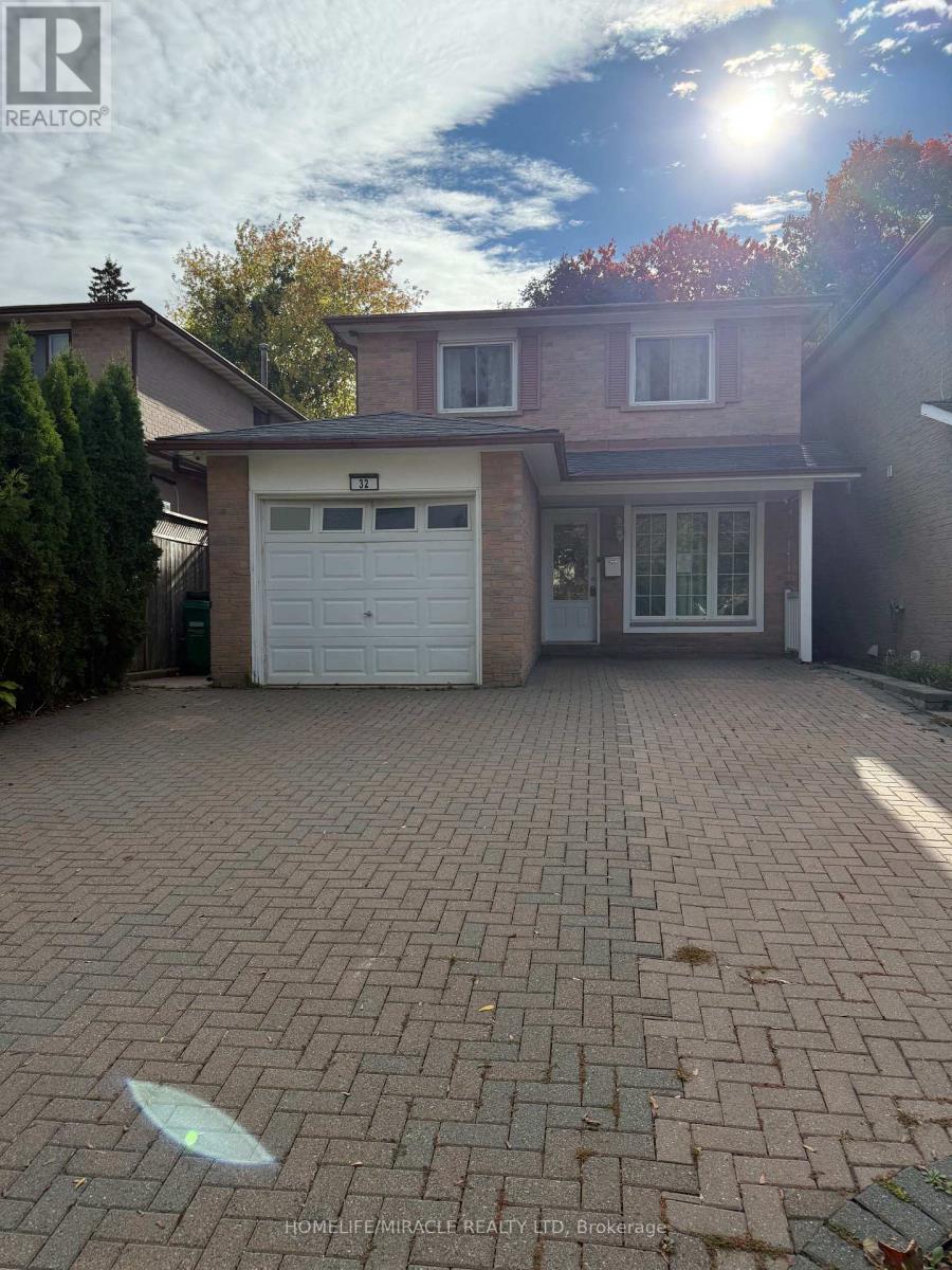 32 Barrington Crescent, Brampton, Ontario  L6Z 1N3 - Photo 1 - W12464369