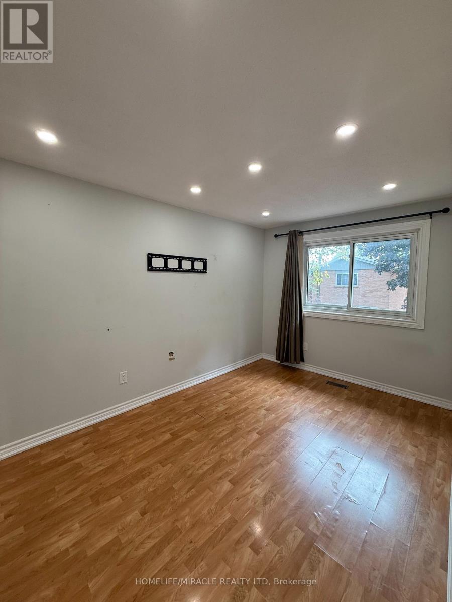 32 Barrington Crescent, Brampton, Ontario  L6Z 1N3 - Photo 15 - W12464369