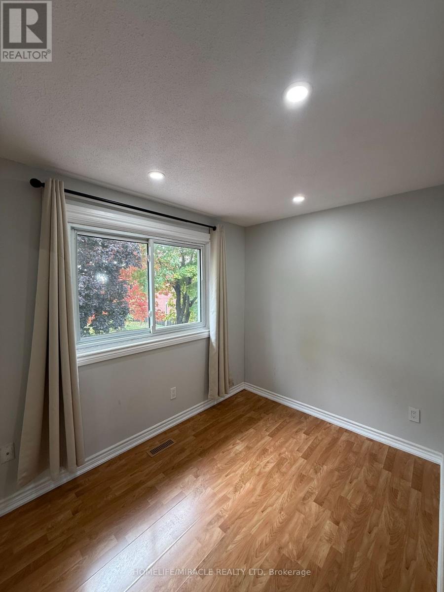 32 Barrington Crescent, Brampton, Ontario  L6Z 1N3 - Photo 16 - W12464369