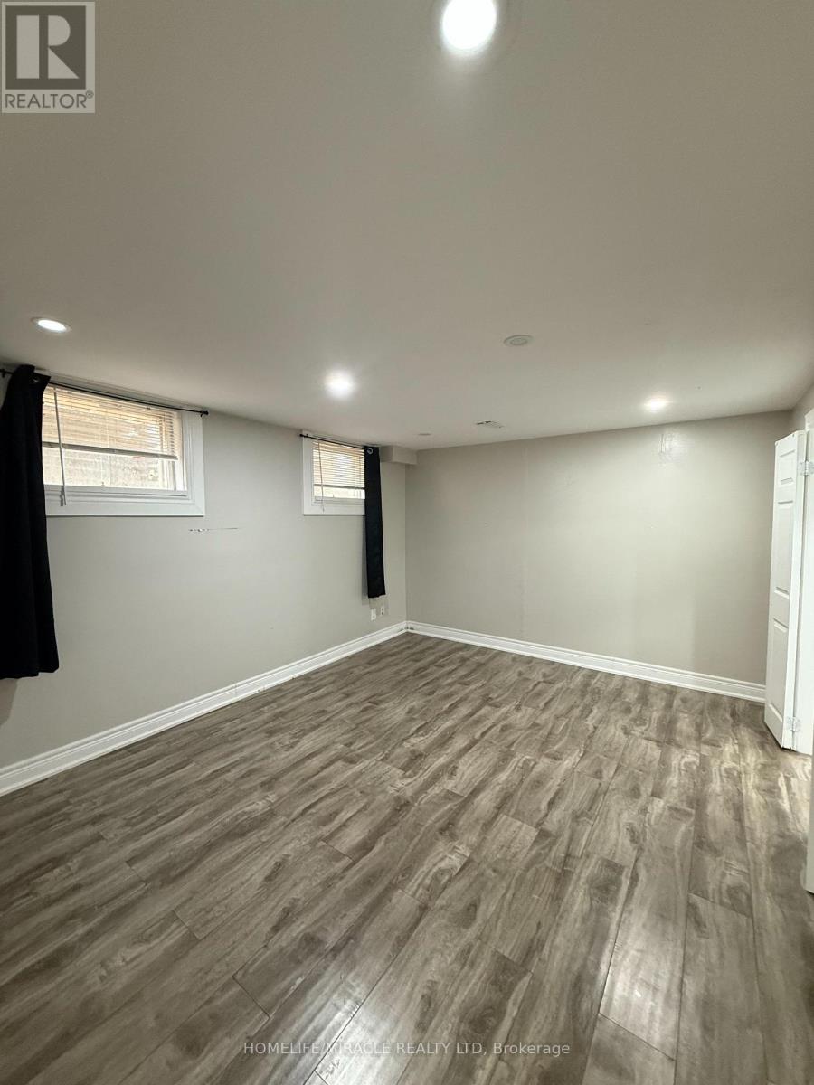 32 Barrington Crescent, Brampton, Ontario  L6Z 1N3 - Photo 20 - W12464369