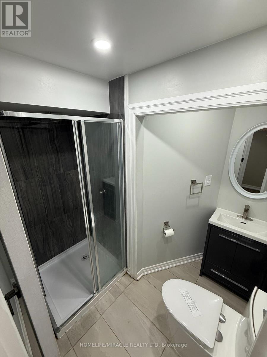 32 Barrington Crescent, Brampton, Ontario  L6Z 1N3 - Photo 21 - W12464369