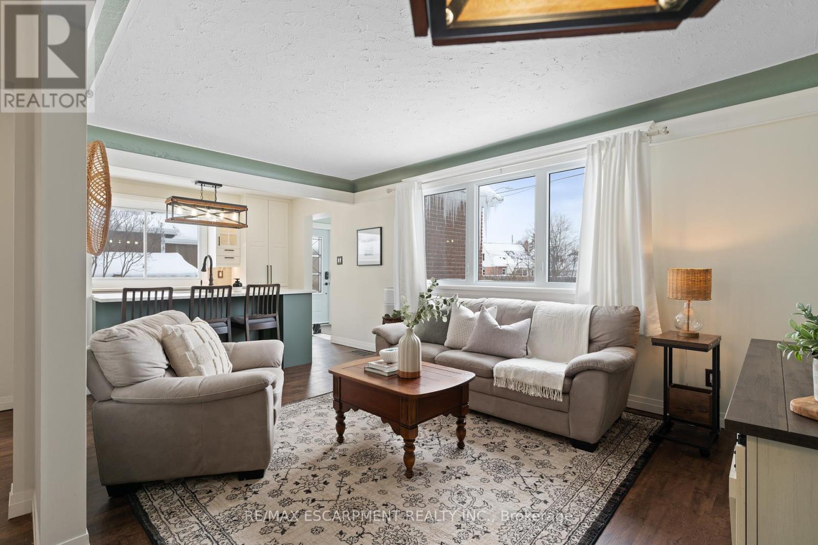 18 Flanders Avenue, St. Catharines, Ontario  L2M 5X3 - Photo 12 - X12464334