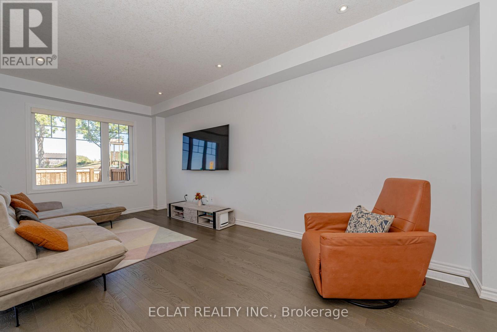 19 - 1 Tom Brown Drive, Brant, Ontario  N3L 0H8 - Photo 6 - X12464340
