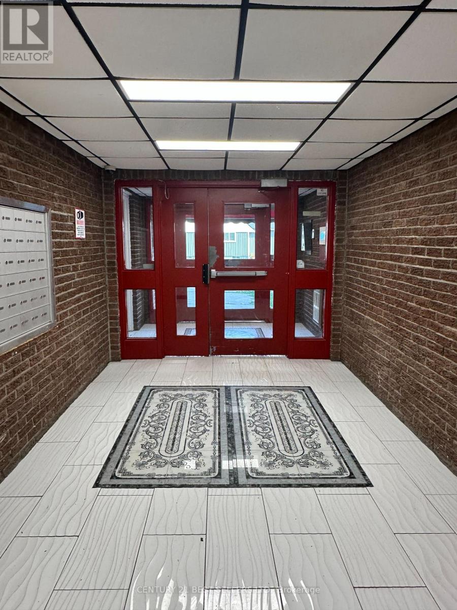 44 Central Avenue E, Brockville, Ontario  K6V 1W6 - Photo 1 - X12464354