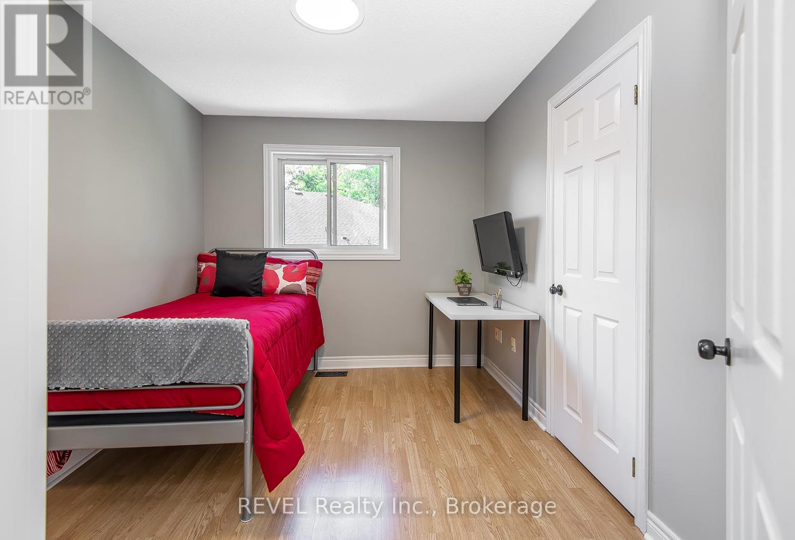 307 Beckett Crescent, Pelham (Fonthill), Ontario  L3E 0N5 - Photo 16 - X12451200