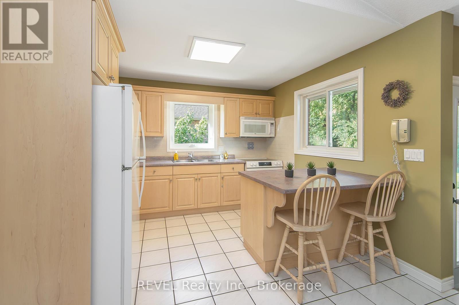 307 Beckett Crescent, Pelham (Fonthill), Ontario  L3E 0N5 - Photo 10 - X12451200