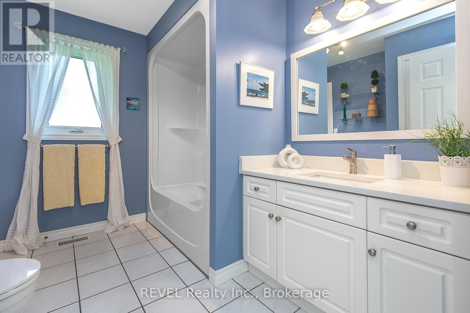 307 Beckett Crescent, Pelham (Fonthill), Ontario  L3E 0N5 - Photo 19 - X12451200