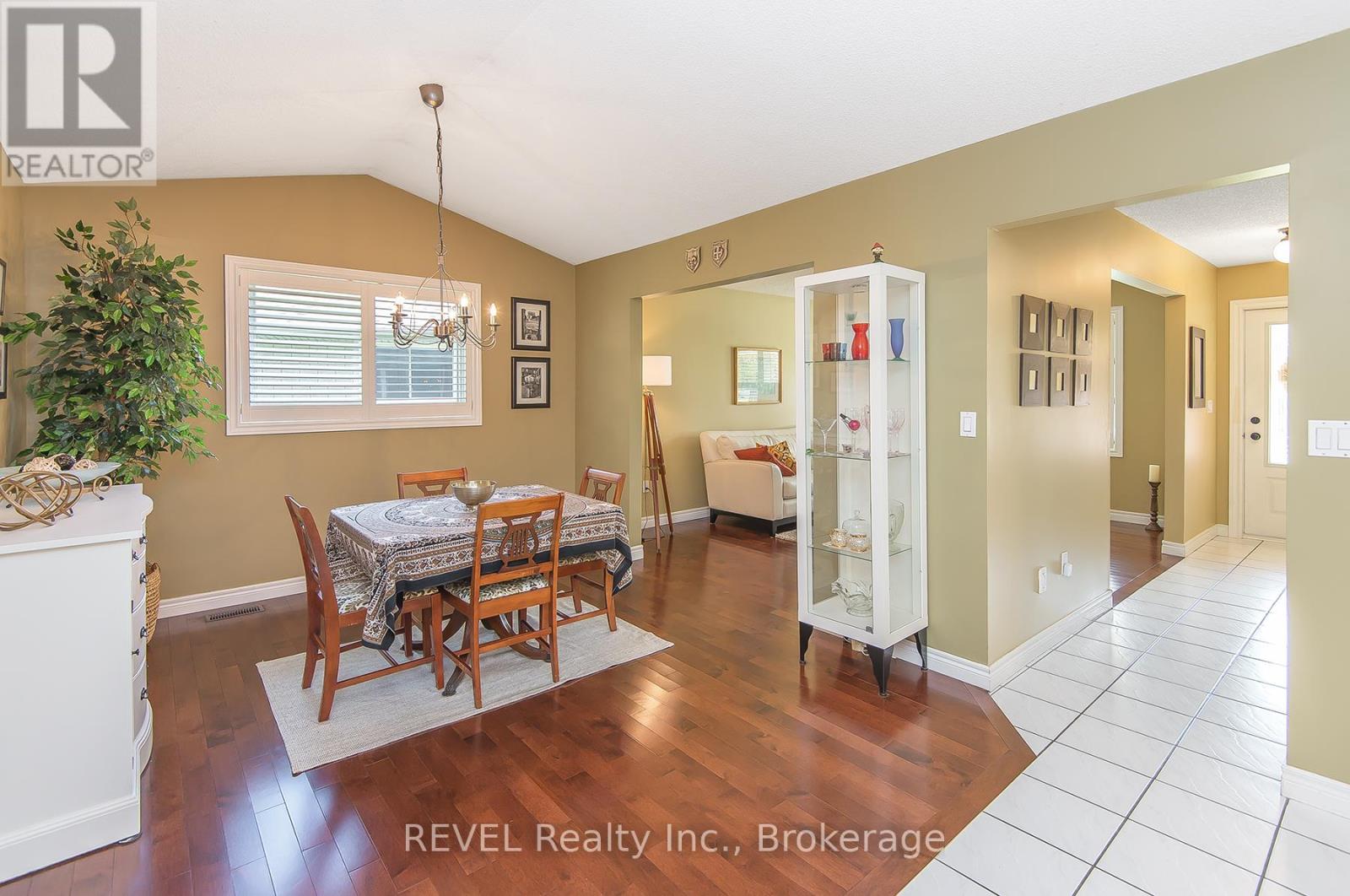 307 Beckett Crescent, Pelham (Fonthill), Ontario  L3E 0N5 - Photo 11 - X12451200