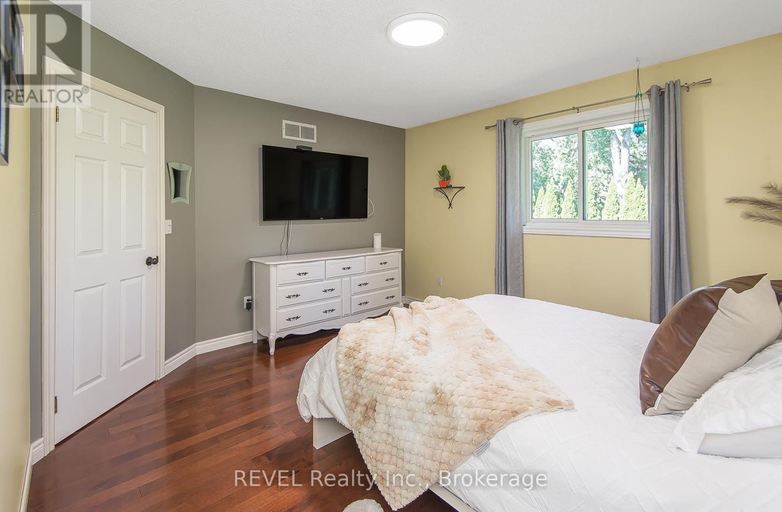 307 Beckett Crescent, Pelham (Fonthill), Ontario  L3E 0N5 - Photo 15 - X12451200