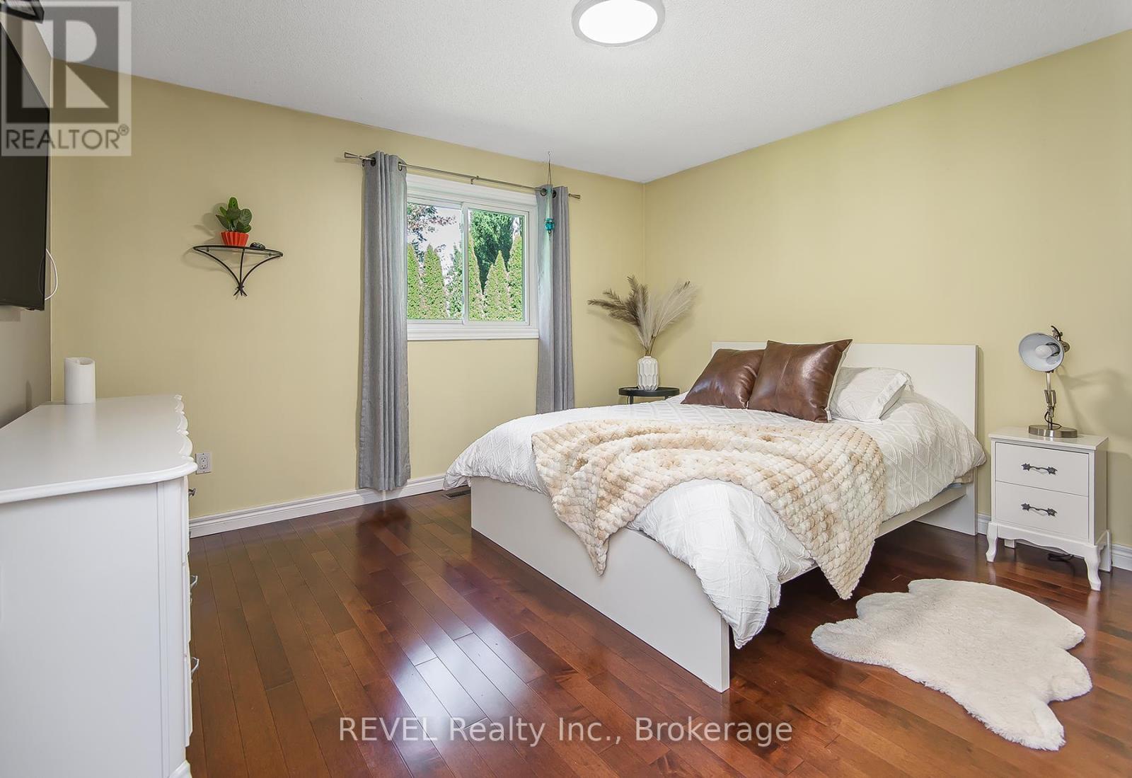 307 Beckett Crescent, Pelham (Fonthill), Ontario  L3E 0N5 - Photo 14 - X12451200