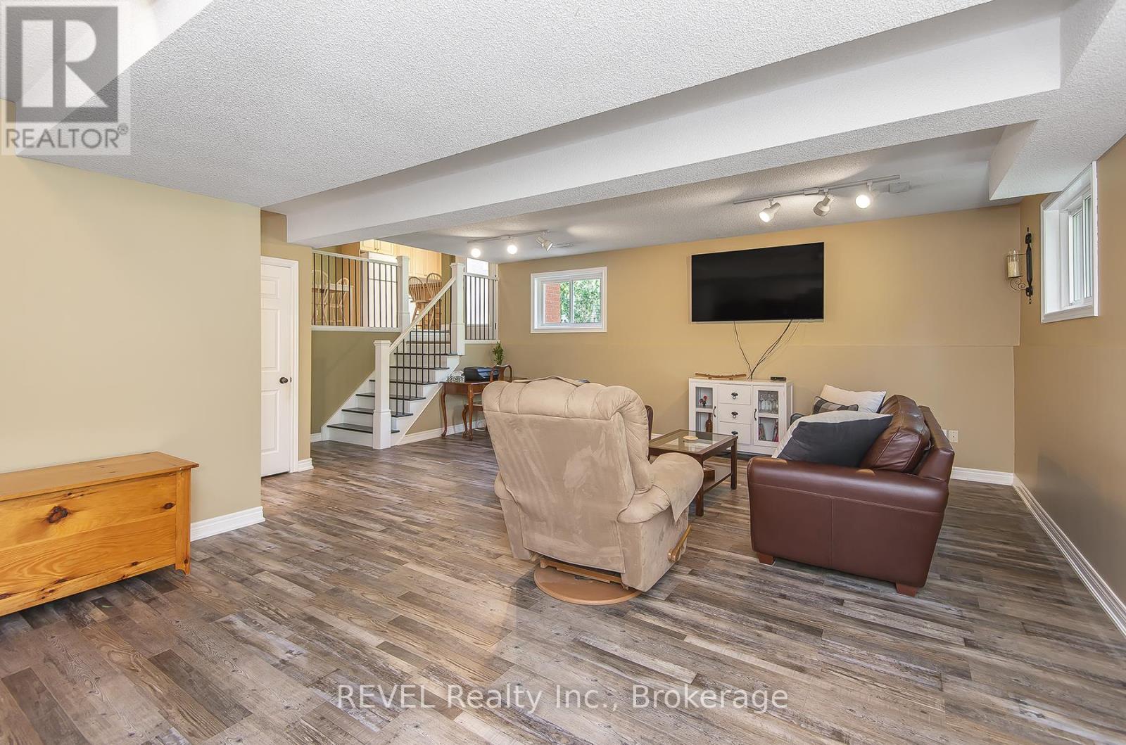 307 Beckett Crescent, Pelham (Fonthill), Ontario  L3E 0N5 - Photo 24 - X12451200