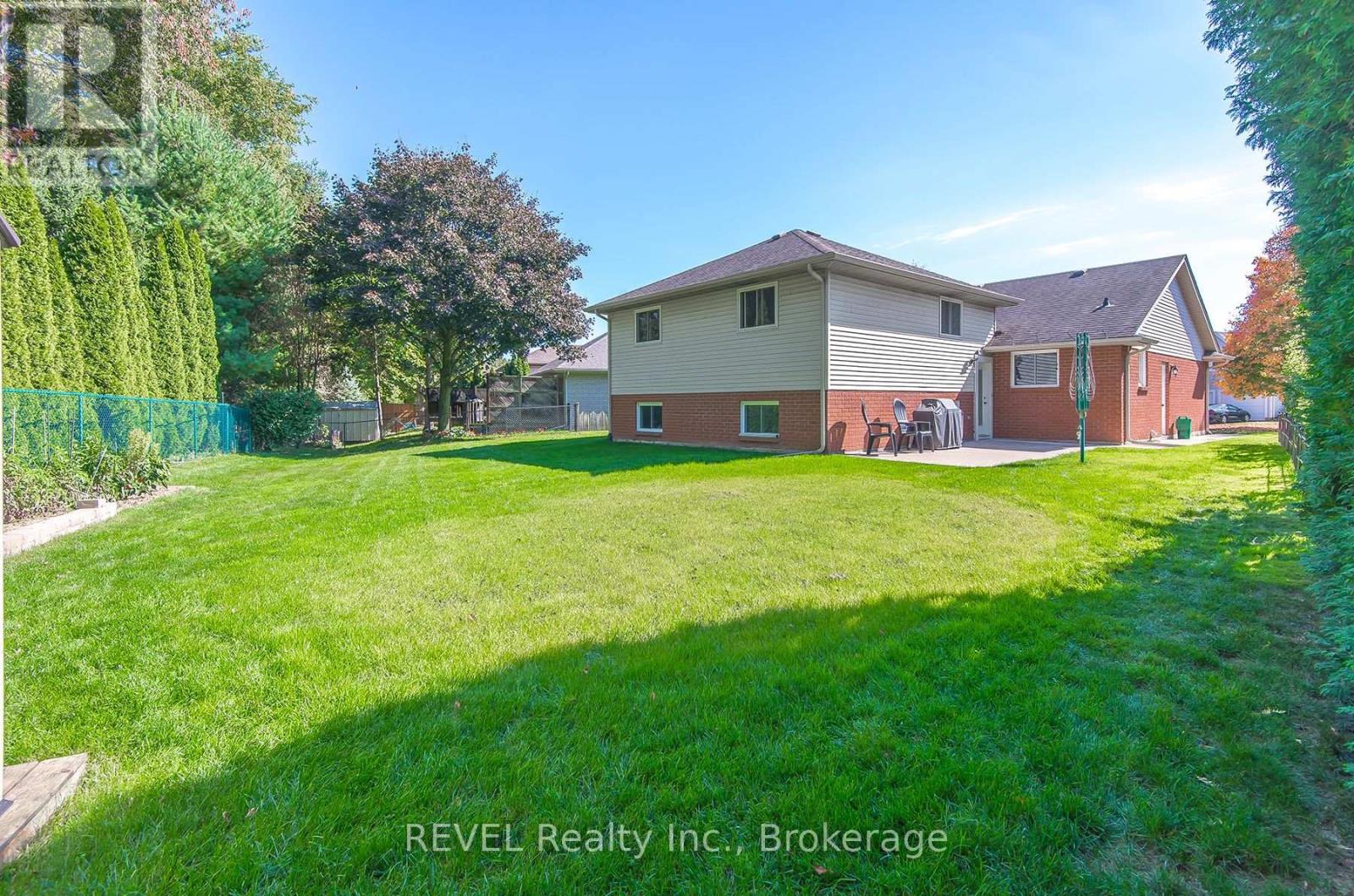 307 Beckett Crescent, Pelham (Fonthill), Ontario  L3E 0N5 - Photo 32 - X12451200