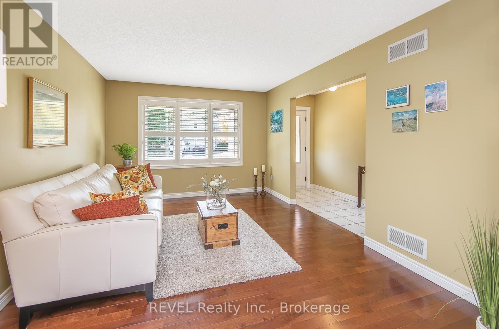 307 Beckett Crescent, Pelham (Fonthill), Ontario  L3E 0N5 - Photo 5 - X12451200