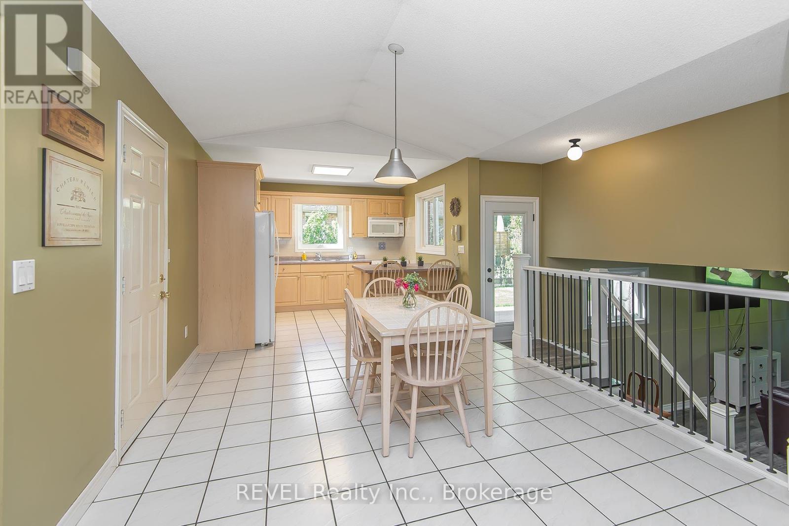 307 Beckett Crescent, Pelham (Fonthill), Ontario  L3E 0N5 - Photo 9 - X12451200