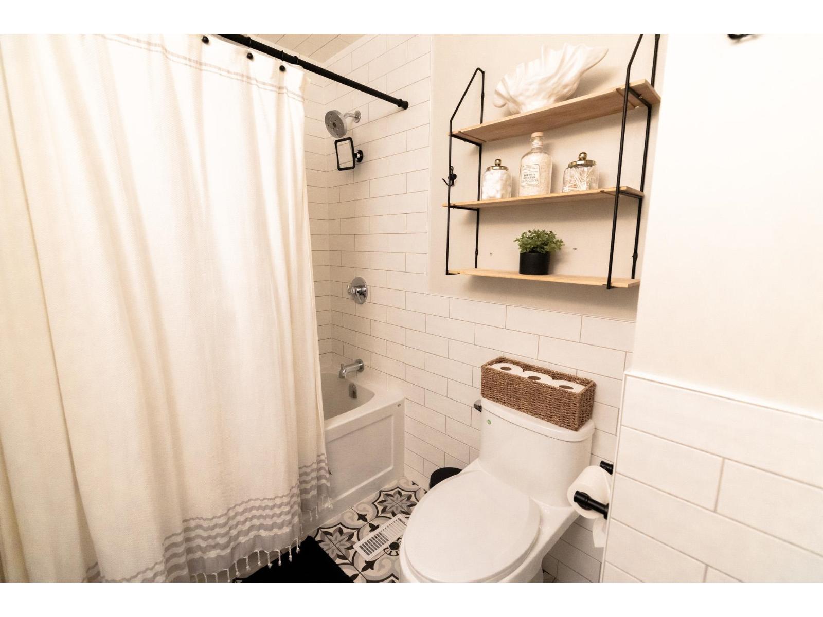 11585 Royal Crescent, Surrey, British Columbia  V3V 6V5 - Photo 5 - R3058554