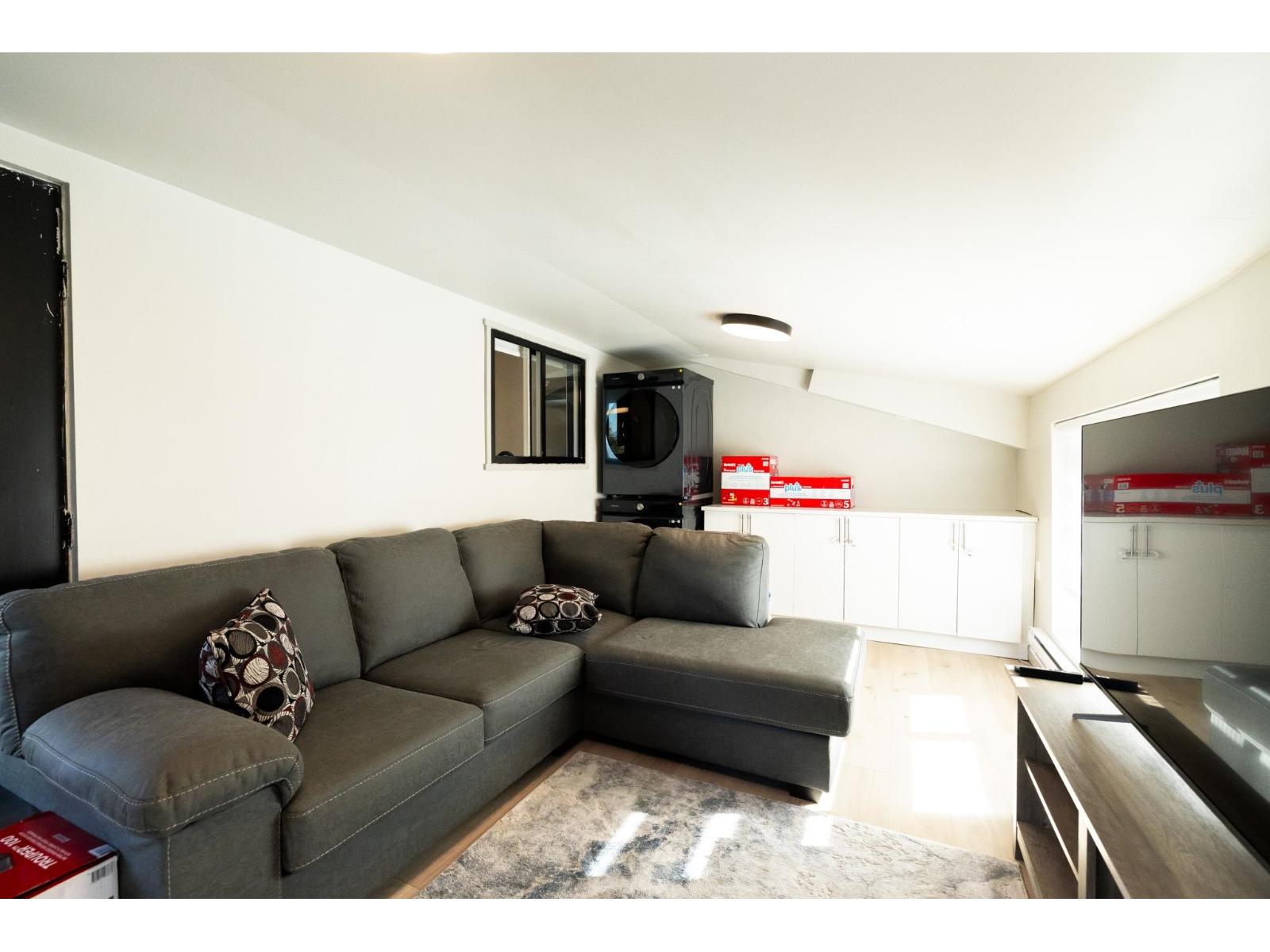 11585 Royal Crescent, Surrey, British Columbia  V3V 6V5 - Photo 12 - R3058554