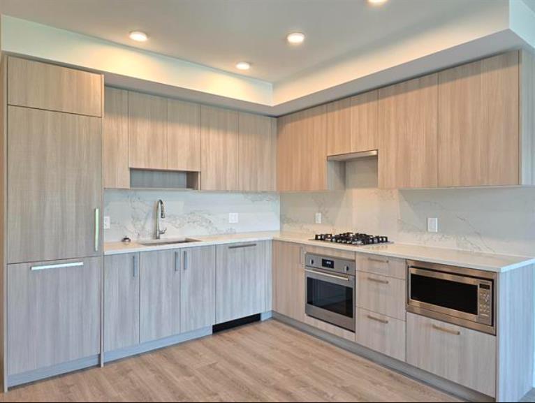 509 13350 Central Avenue, Surrey, British Columbia  V3T 0S1 - Photo 2 - R3058982