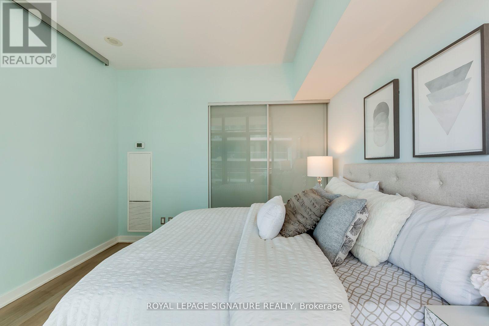 3001 - 33 Charles Street E, Toronto, Ontario  M4Y 0A2 - Photo 15 - C12464373