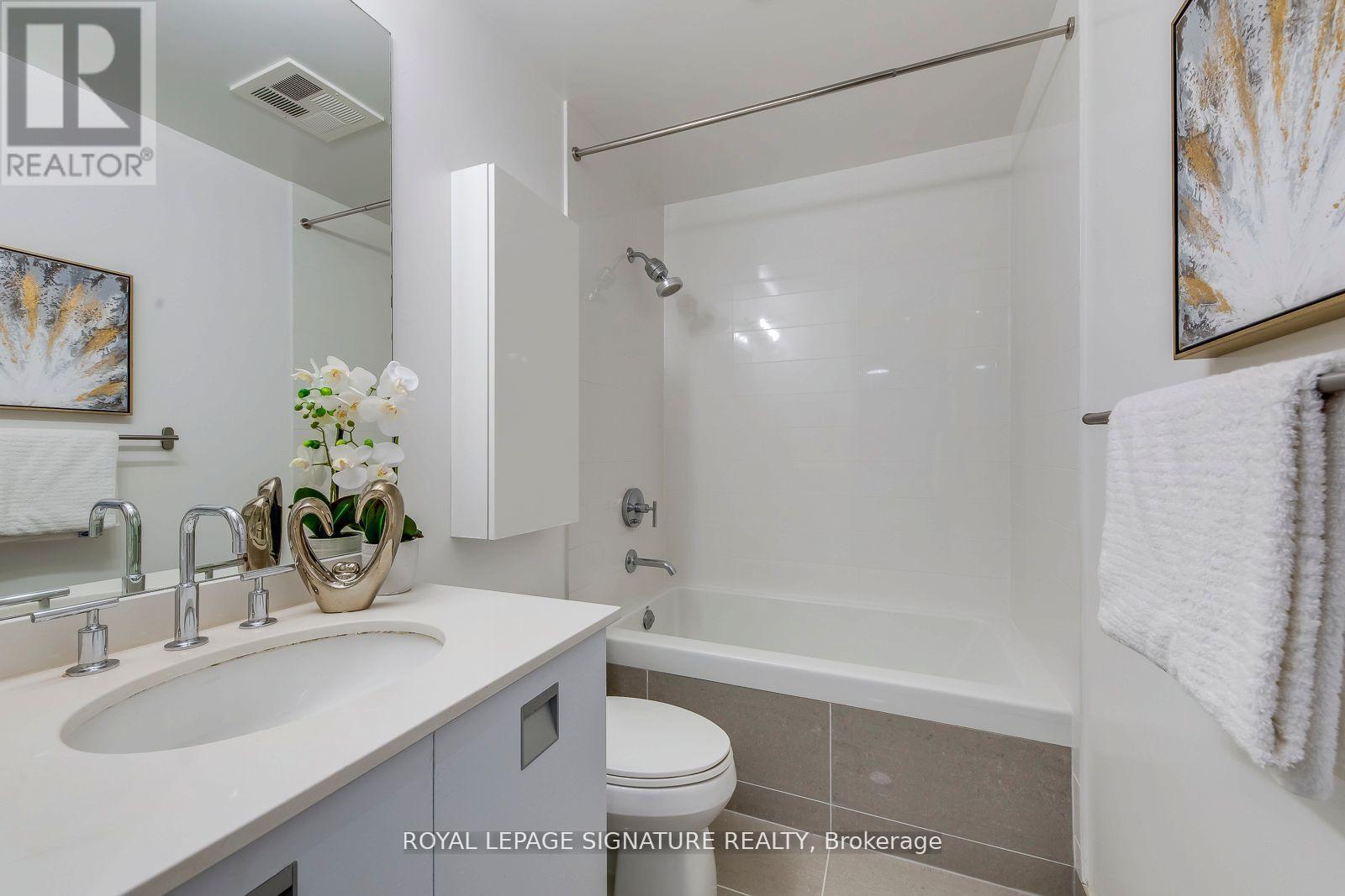 3001 - 33 Charles Street E, Toronto, Ontario  M4Y 0A2 - Photo 16 - C12464373
