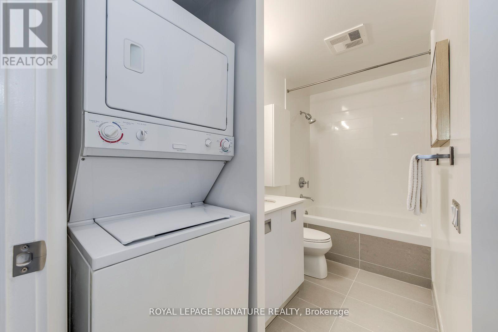 3001 - 33 Charles Street E, Toronto, Ontario  M4Y 0A2 - Photo 18 - C12464373