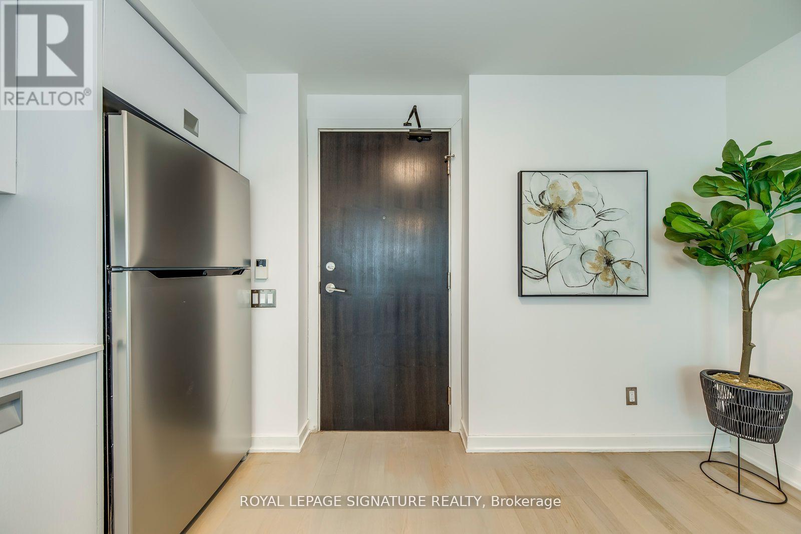 3001 - 33 Charles Street E, Toronto, Ontario  M4Y 0A2 - Photo 2 - C12464373