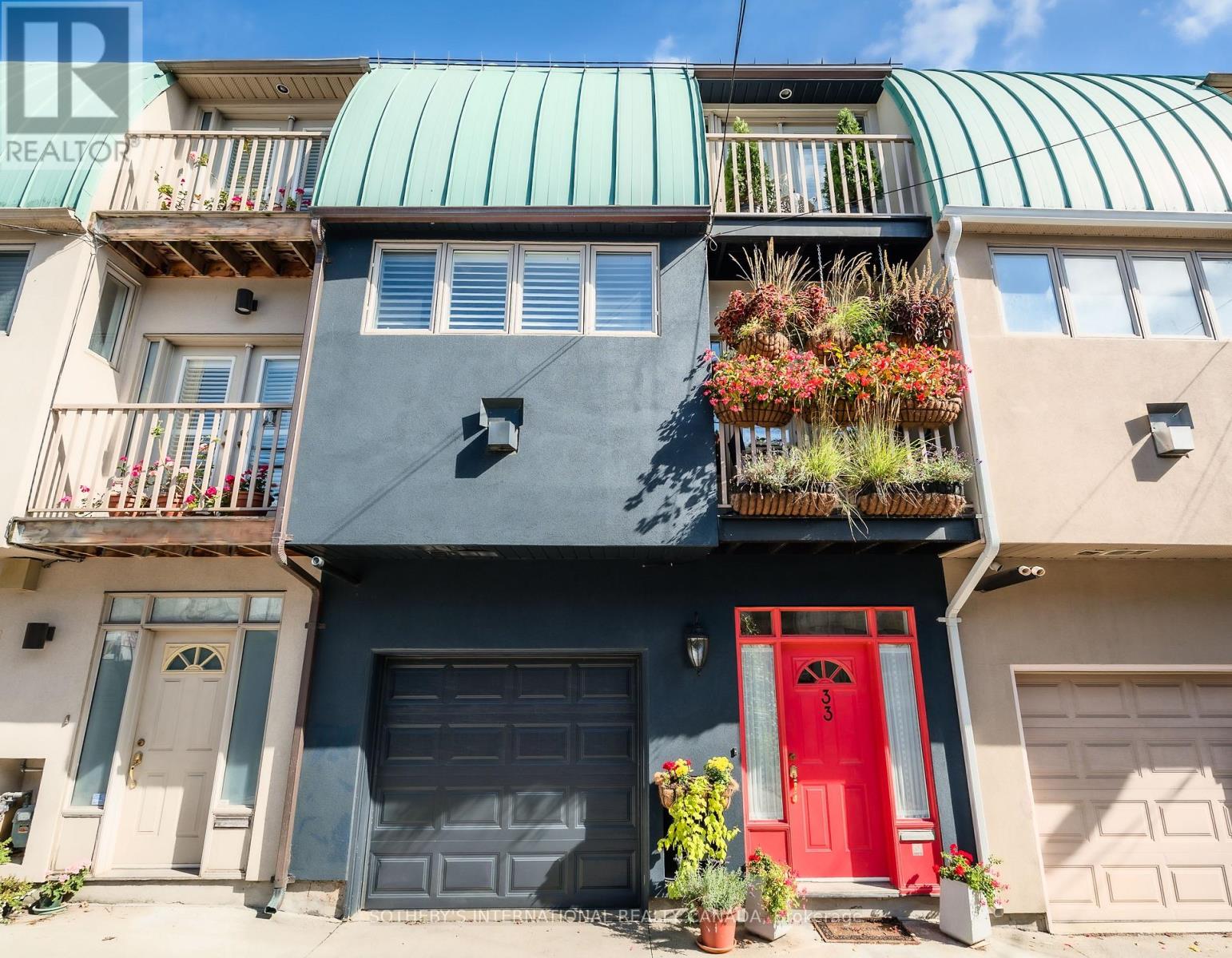 33 BROADCAST LANE, Toronto, Ontario